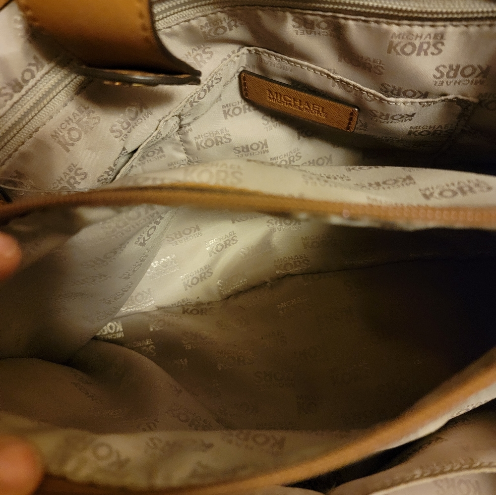 MK bag and wristlet - Picture 6 of 6